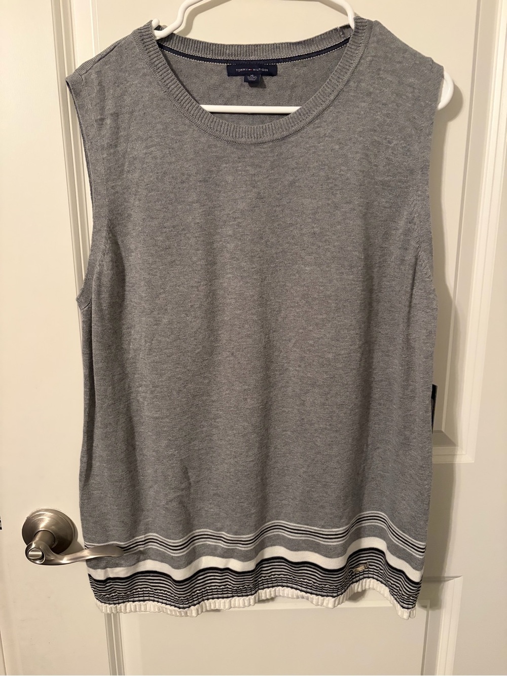 Tommy Hilfiger Women's Gray Sleeveless Sweater Vest XL